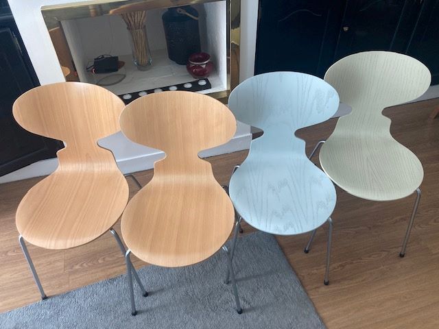 CHAISES ANT ARNE JACOBSEN
